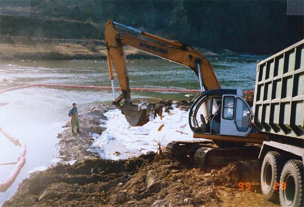 1999년 중장비 추락 방재작업