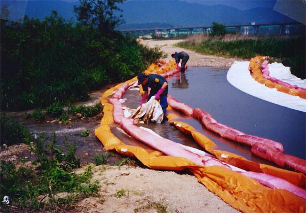 1998년 영동고속도로 유조차 기름사고 각종 방재장비사용